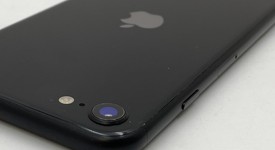 Fair
													Apple iPhone SE 2nd Gen 2020 - Unlocked, Black, 128 GB, A2275, photo 4 of 8