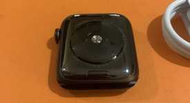 Mint
													Apple Watch SE 1st Gen 40mm - Gray, A2351 - GPS, Aluminum, photo 3 of 7