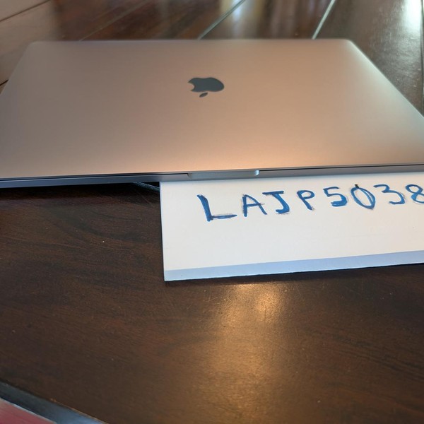 MacBook Pro 2018 (With Touch Bar) - 15 inch - 512 GB, Gray, 16 GB, Intel Core i7