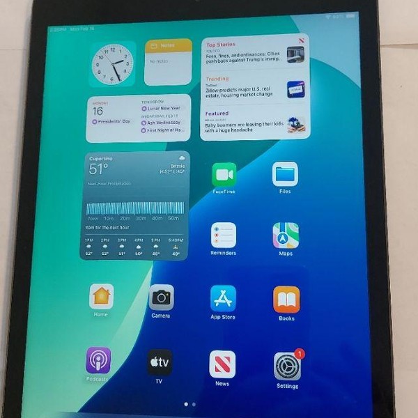 Apple iPad 7th Gen - Unlocked, 32 GB, Gray, A2200