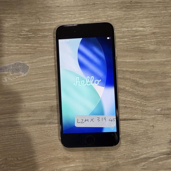 Apple iPhone SE 3rd Gen 2022 - Unlocked, 64 GB, Starlight, A2595