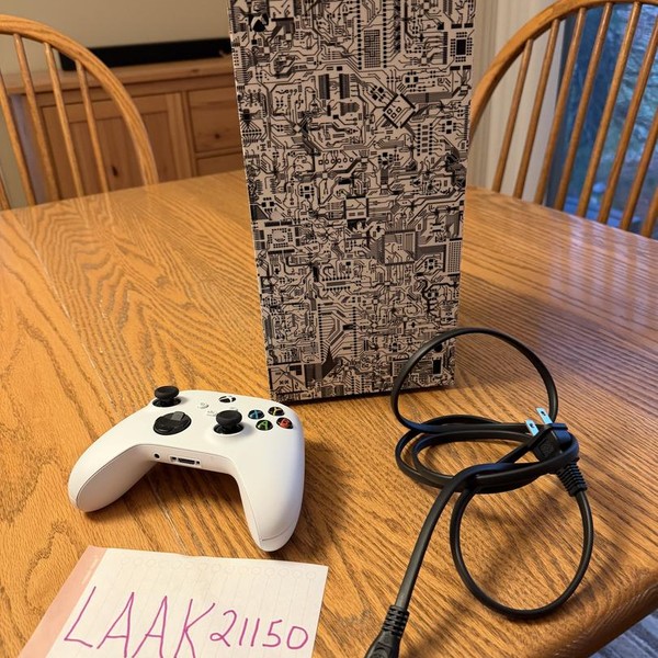 Xbox Series X (2020) - 1 TB, Robot White, All-Digital