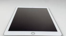 Mint
													Apple iPad 5th Gen - Unlocked, Silver, 32 GB, A1823, photo 5 of 7