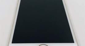 Good
													Apple iPhone 7 - Verizon, Gold, 32 GB, A1660, photo 3 of 9