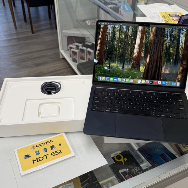 MacBook Air 2022 (M2) - 13 inch - 512 GB, Midnight, 16 GB, Apple M2