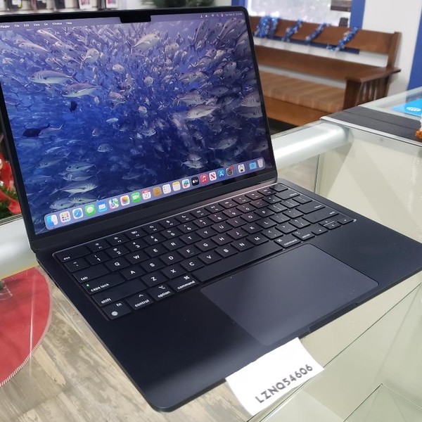 MacBook Air 2022 (M2) - 13 inch - 256 GB, Midnight, 8 GB, Apple M2