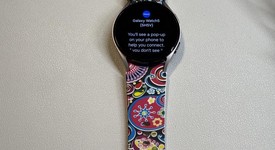 Good
													Samsung Galaxy Watch5 - Unlocked, Gold, 40mm, photo 1 of 6