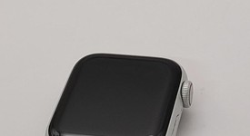 Fair
													Apple Watch Series 6 40mm - Unlocked, Silver, A2293 - Cellular, Stainless Steel, photo 3 of 4