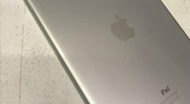 Mint
													Apple iPad Air - Wi-Fi, Silver, 32 GB, photo 5 of 7