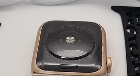 Good
													Apple Watch SE 1st Gen 40mm - Unlocked, Gold, A2353 - Cellular, Aluminum, photo 4 of 4