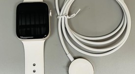 Good
													Apple Watch Series 4 44mm - AT&T, Silver, A1976 - Cellular, Aluminum, photo 1 of 4