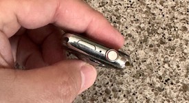 Good
													Apple Watch Series 5 44mm - Unlocked, Silver, A2095 Cellular, Stainless Steel, photo 3 of 10