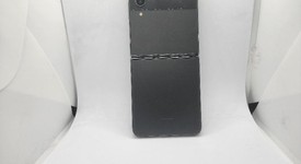 Good
													Samsung Galaxy Z Flip4 5G - Unlocked, Graphite, 256 GB, 8 GB, SM-F721U1, photo 3 of 3