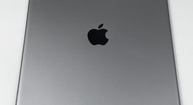 Good
													Apple iPad Pro 12.9" 1st Gen 2015 - Unlocked, Gray, 128 GB, A1652, 1st Gen 2015, photo 3 of 7