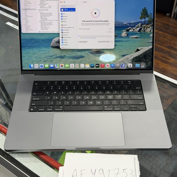 MacBook Pro 2021 - 16 inch - 512 GB, Gray, 16 GB, Apple M1 Pro 10-core