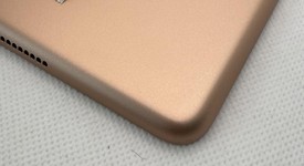 Mint
													Apple iPad 7th Gen - Unlocked, Gold, 32 GB, A2200, photo 3 of 6