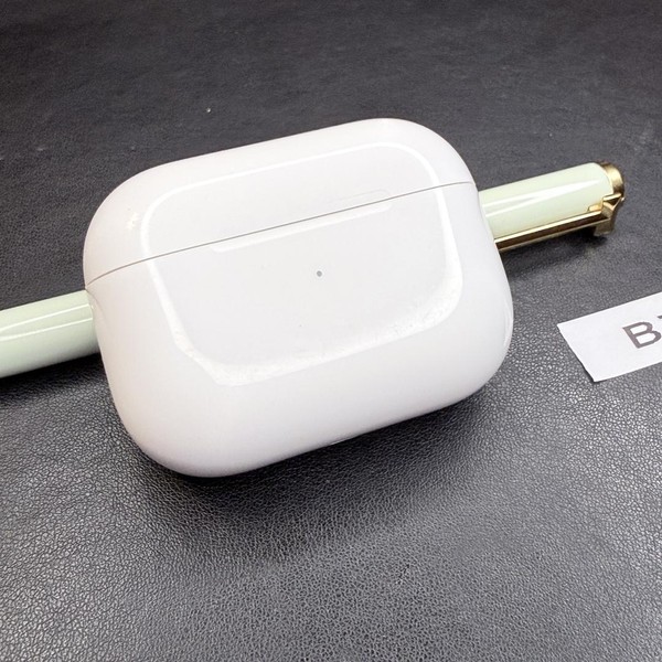 Apple AirPods Pro - MagSafe Case
