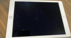 Good
													Apple iPad Pro 9.7" - T-Mobile, Rose Gold, 32 GB, A1674, photo 4 of 5