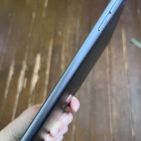 Apple iPad 5th Gen - Wi-Fi, 32 GB, Gray, A1822