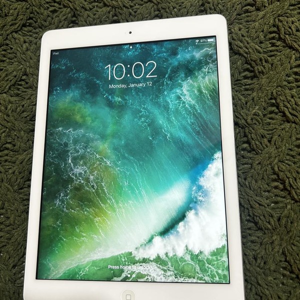 Apple iPad Air - Wi-Fi, 16 GB, Silver