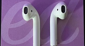Used
													Apple AirPods 2nd Gen - Lightning Case, photo 4 of 7
