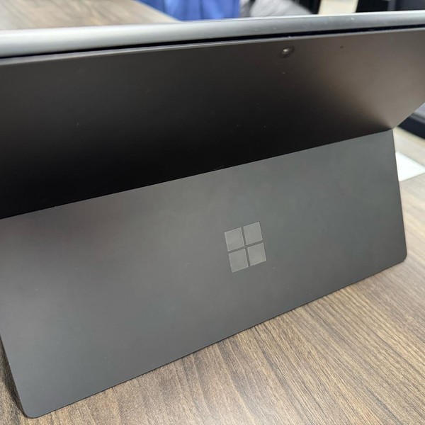 Microsoft Surface Pro 11 - Black, 1 TB, 16 GB