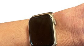 Good
													Apple Watch Series 9 41mm - Unlocked, Starlight, A2982 - Cellular, Aluminum, photo 3 of 12