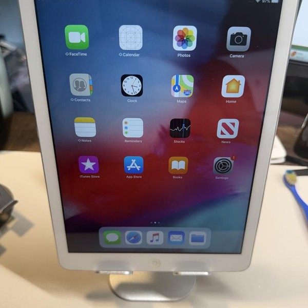 Apple iPad Air - Unlocked, 32 GB, Silver