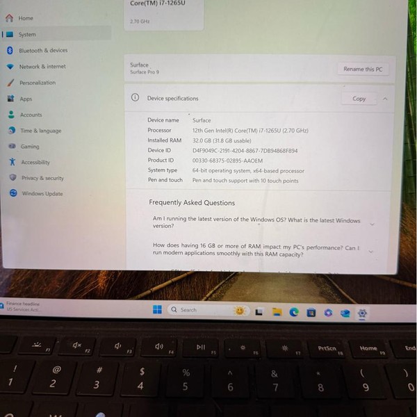Microsoft Surface Pro 9 - Wi-Fi, 1 TB, Platinum, 32 GB, Intel Core i7, Wi-Fi