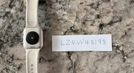 Good
													Apple Watch SE 2nd Gen 40mm - Unlocked, Silver, A2726 - Cellular, Aluminum, photo 3 of 4