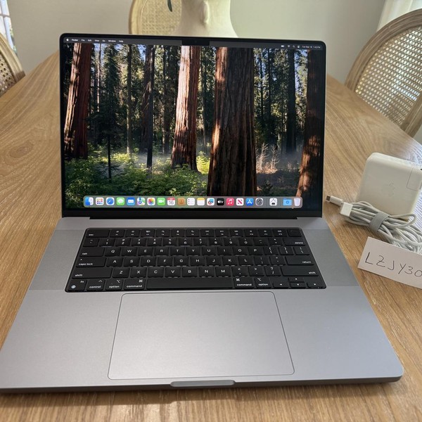 MacBook Pro 2023 - 16 inch - 1 TB, Gray, 32 GB, Apple M2 Pro 12-core