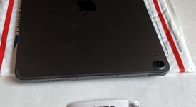 Good
													Apple iPad Air 4th Gen - Unlocked, Gray, 64 GB, A2324, photo 5 of 8