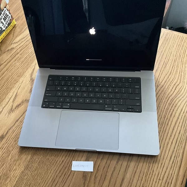 MacBook Pro 2023 - 16 inch - 512 GB, Gray, 32 GB, Apple M2 Pro 12-core