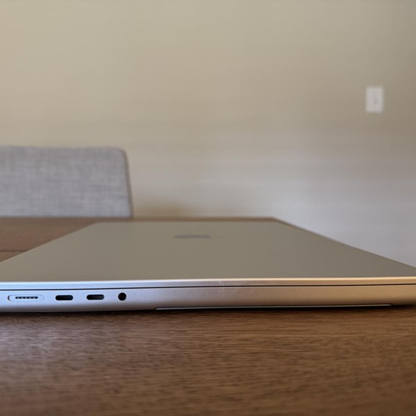 MacBook Pro 2024 - 16 inch - 1 TB, Silver, 36 GB, Apple M4 Max 14-core