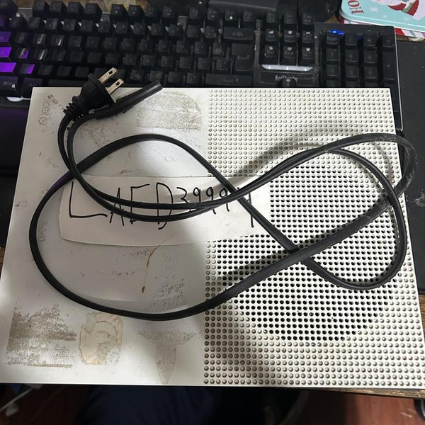 Xbox One S (2016) - 500 GB, White