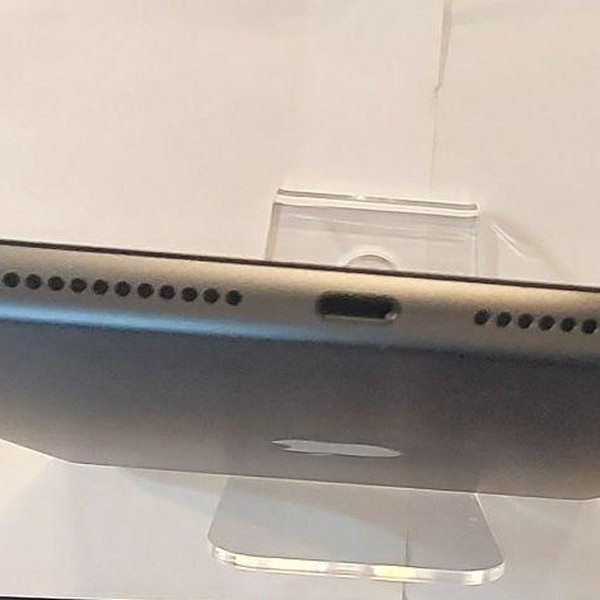 Apple iPad 8th Gen - Wi-Fi, 32 GB, Gray, A2270