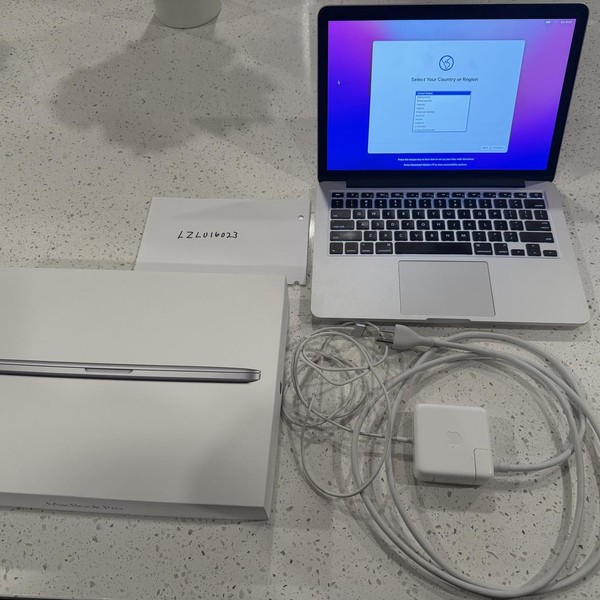 MacBook Pro 2015 (Retina) - 13 inch - 256 GB, Silver, 8 GB