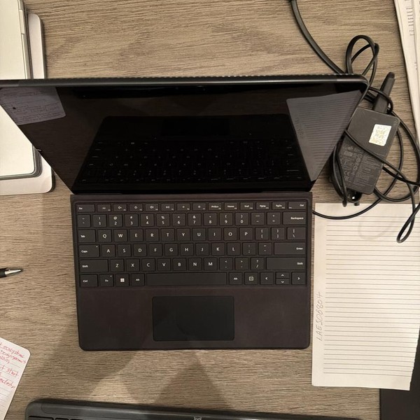 Microsoft Surface Pro 8 - 256 GB, Graphite, 8 GB, Intel Core i5