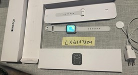 Good
													Apple Watch SE 1st Gen 40mm - Unlocked, Silver, A2353 - Cellular, Aluminum, photo 1 of 12