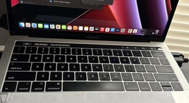 Good
													MacBook Pro 2017 (With Touch Bar) - 13" - I5, Gray, 256 GB, 16 GB, photo 3 of 17