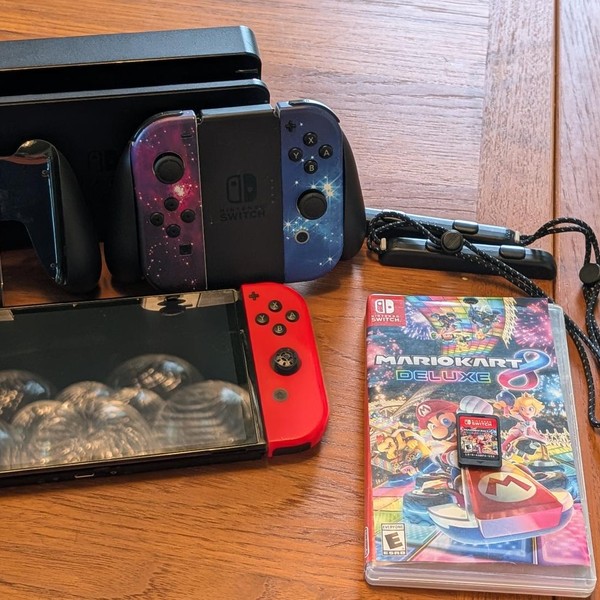 Nintendo Switch - OLED - 64 GB, Red & Blue