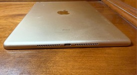 Good
													Apple iPad 5th Gen - Wi-Fi, Gold, 32 GB, A1822, photo 4 of 9