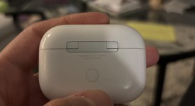 Used
													Apple AirPods Pro 2 - Lightning, photo 4 of 5