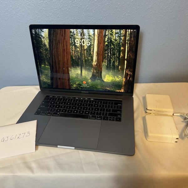 MacBook Pro 2019 - 15 inch - 1 TB, Silver, 32 GB, Intel Core i9