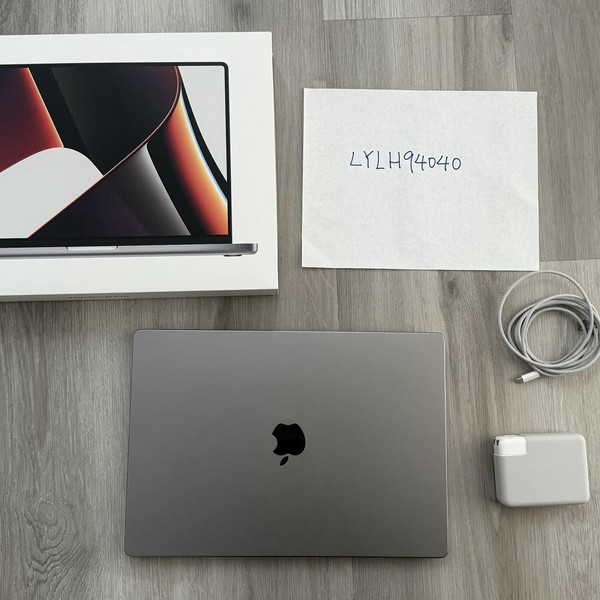 MacBook Pro 2021 - 16 inch - 1 TB, Gray, 64 GB, Apple M1 Max