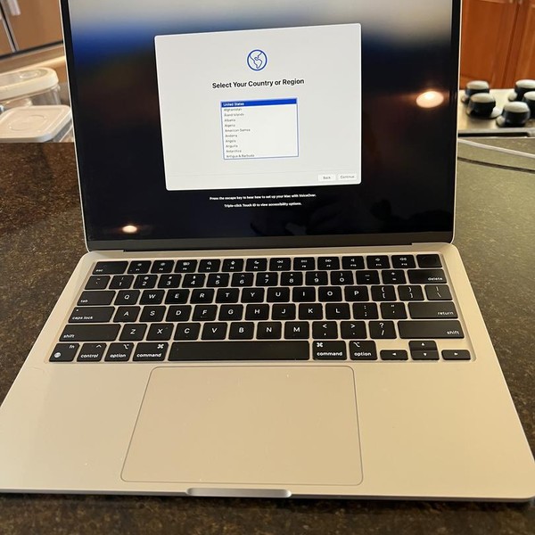 MacBook Air 2022 (M2) - 13 inch - 256 GB, Silver, 16 GB, Apple M2