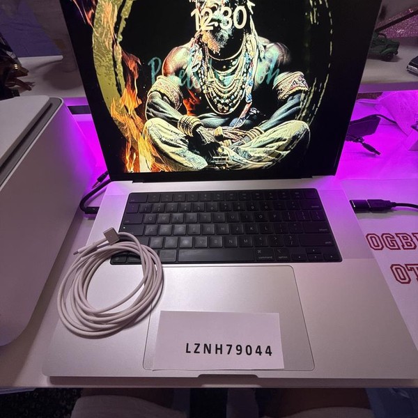 MacBook Pro Late 2023 (M3) - 16 inch - 512 GB, Silver, 18 GB, Apple M3 Pro 12-core, 18-core GPU