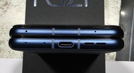 Mint
													Motorola Razr 2025 - Unlocked, Blue, 256 GB, 8 GB, photo 5 of 8