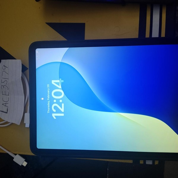 Apple iPad Pro 11 inch 3rd Gen 2021 - Unlocked, 128 GB, Gray