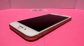 Good
													Apple iPhone 8 - Unlocked, Gold, 64 GB, A1863, photo 3 of 11